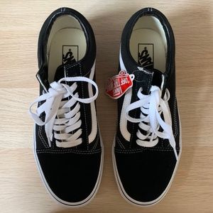 Vans Old Skool Sneakers (Black) - 8.0M/9.5W